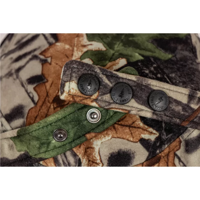 9270815 - Chapeau russe camouflage closeup boutons